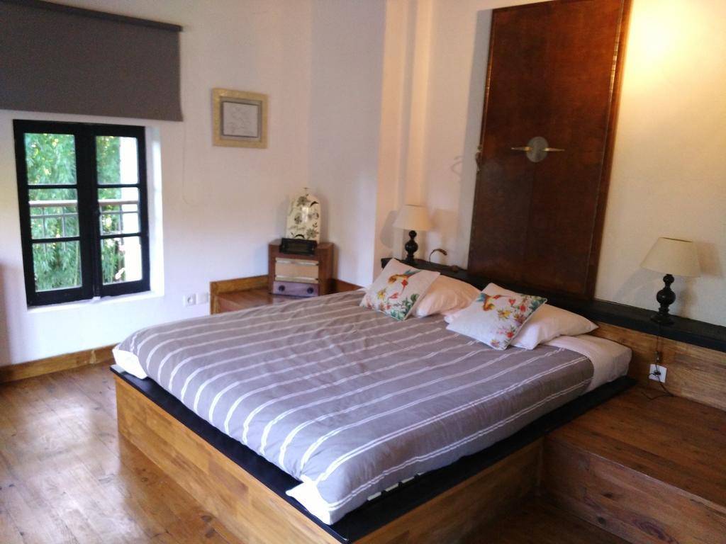 Chambre D'Hotes Le Moulin De Moulis Екстер'єр фото